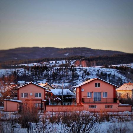 Къщи За Гости Ореха Samokov Esterno foto