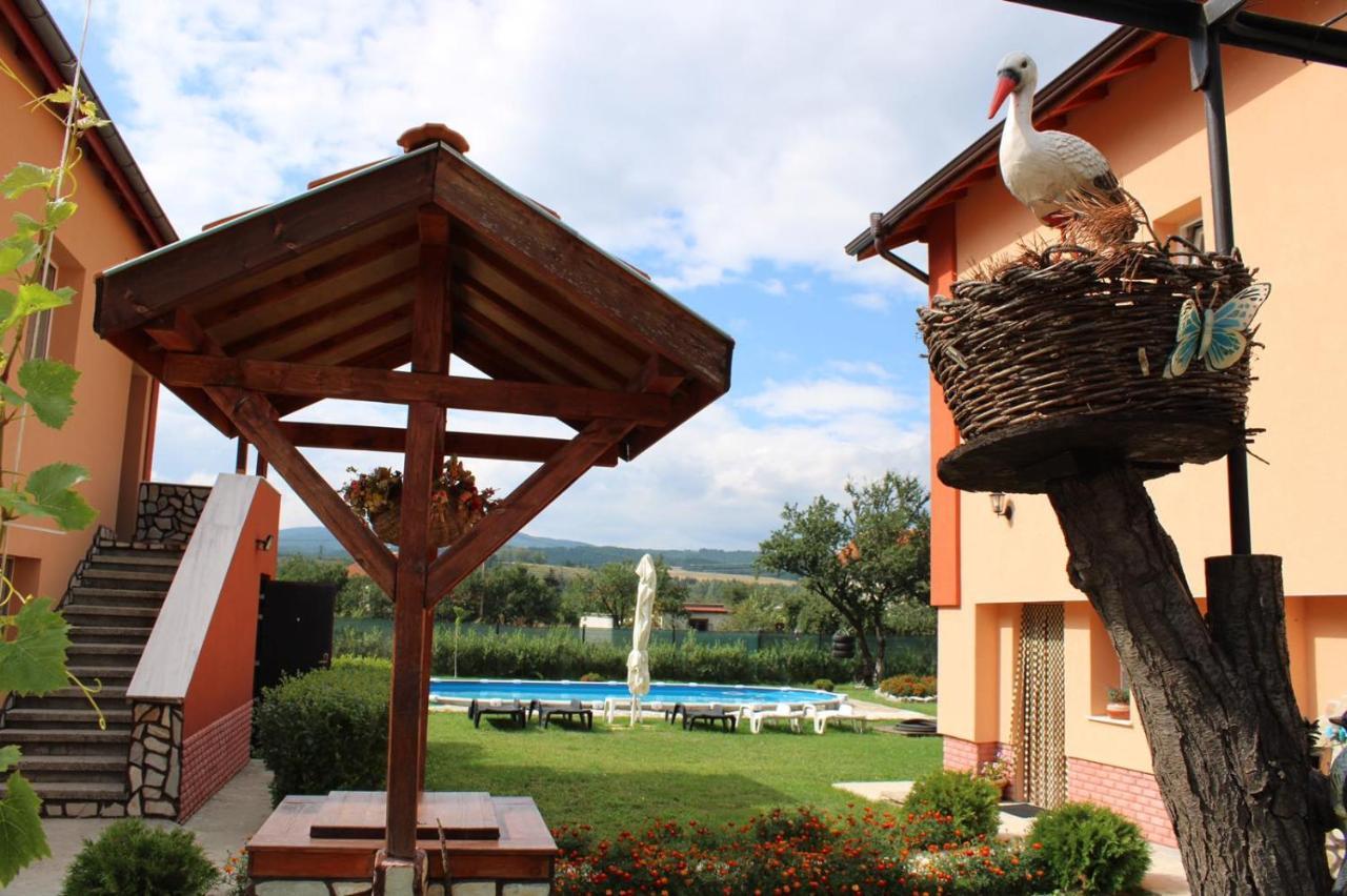 Къщи За Гости Ореха Samokov Esterno foto