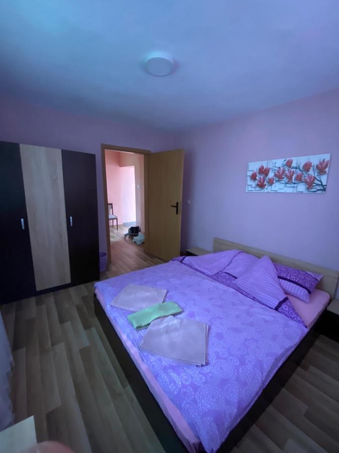 Къщи За Гости Ореха Samokov Esterno foto