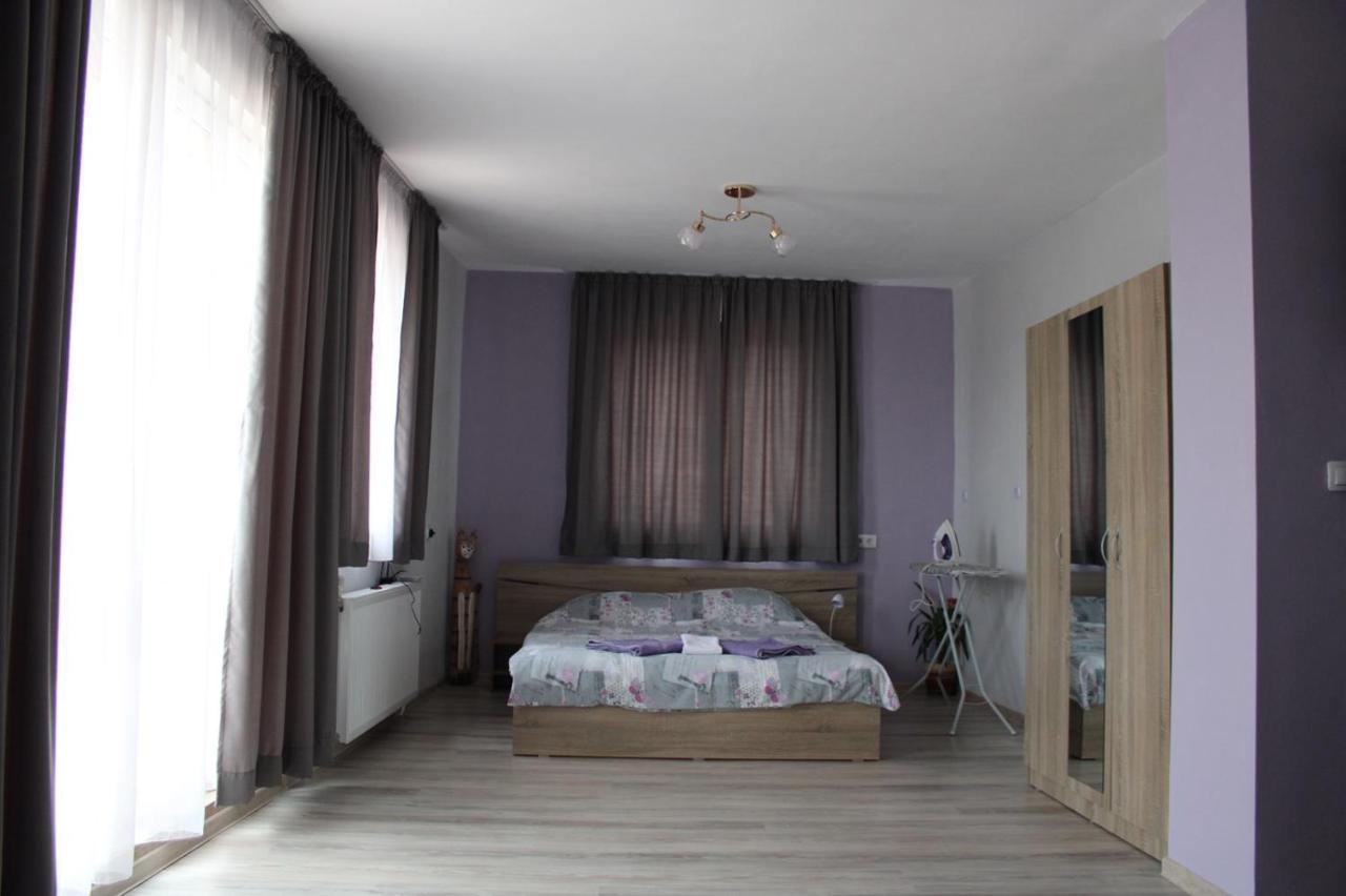 Къщи За Гости Ореха Samokov Esterno foto