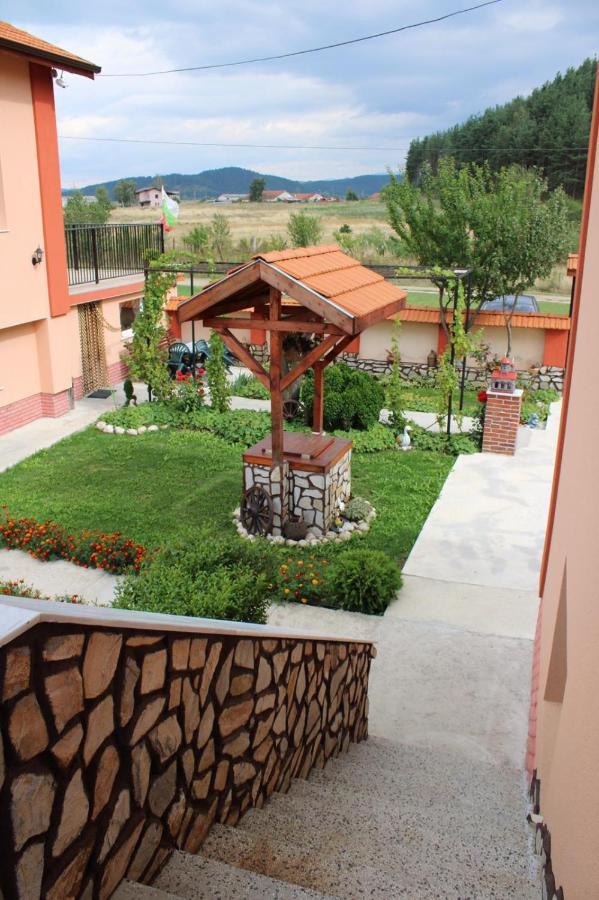 Къщи За Гости Ореха Samokov Esterno foto