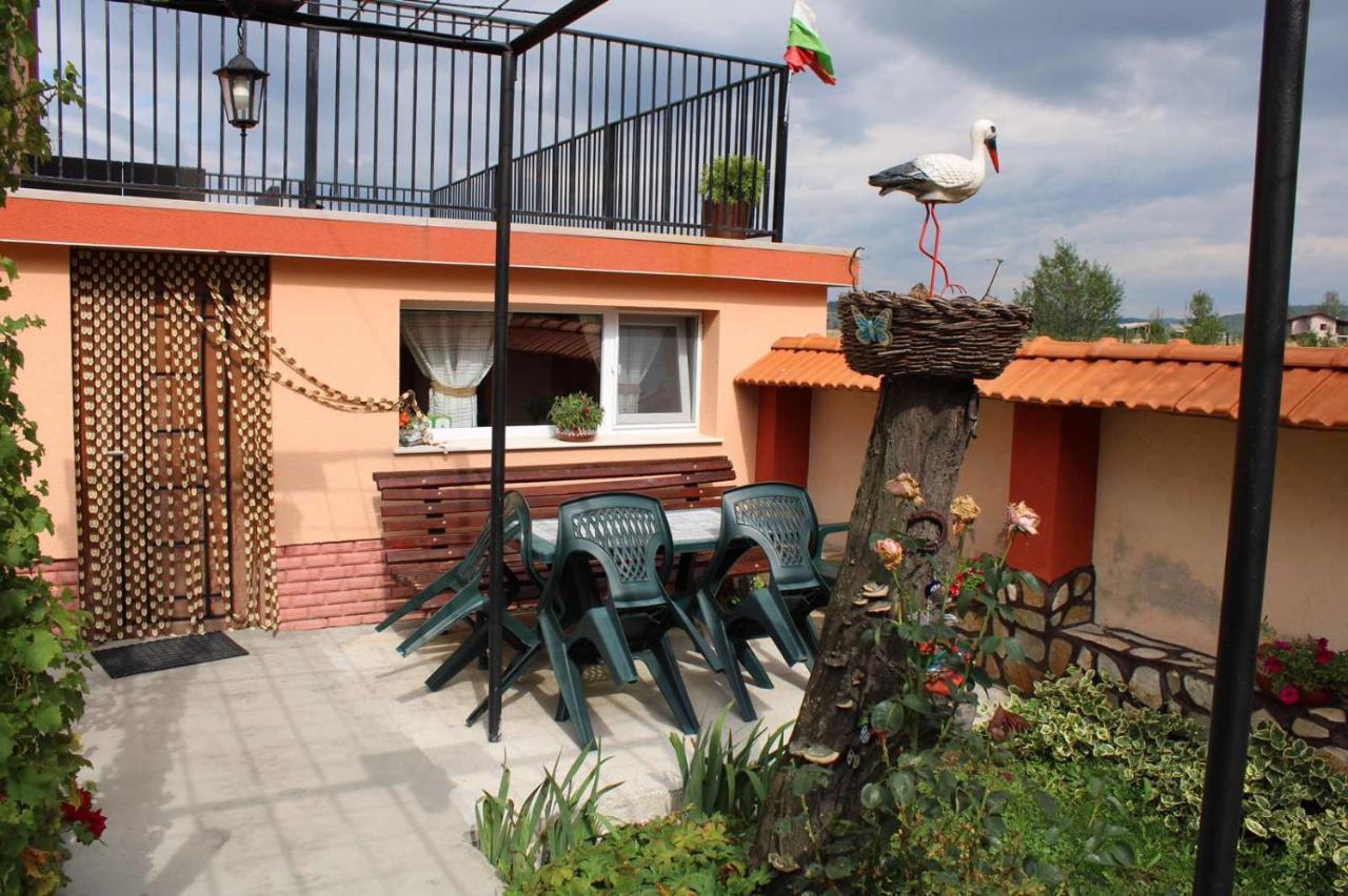 Къщи За Гости Ореха Samokov Esterno foto