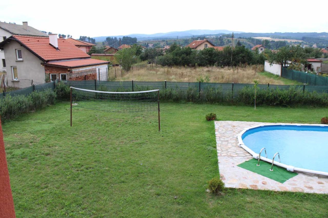 Къщи За Гости Ореха Samokov Esterno foto
