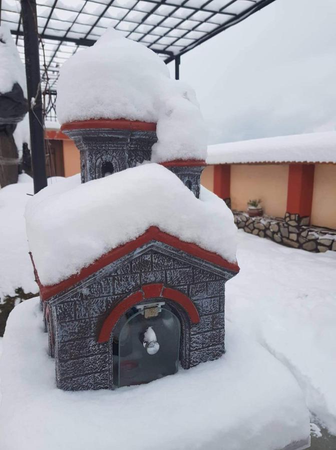 Къщи За Гости Ореха Samokov Esterno foto