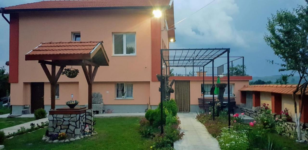 Къщи За Гости Ореха Samokov Esterno foto