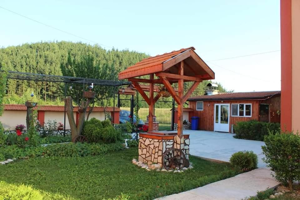 Къщи За Гости Ореха Samokov Esterno foto